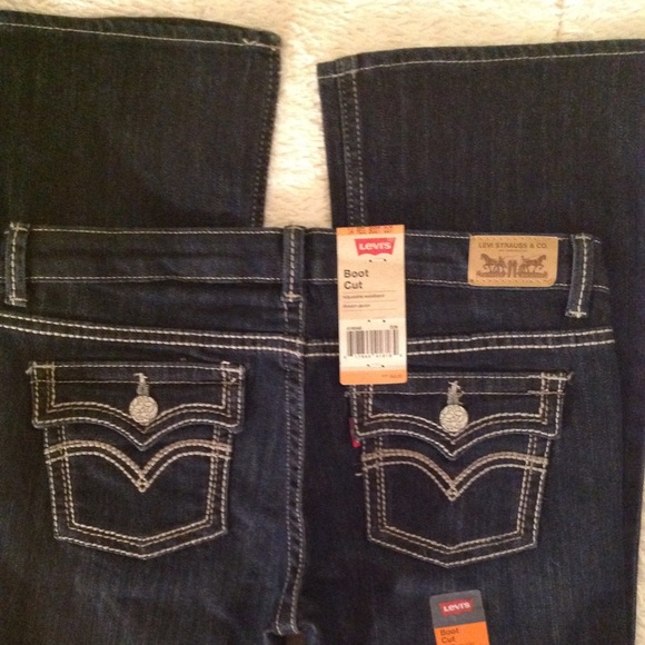 Levi's Denim True Blue Jeans ๐ - Picture 2 of 6